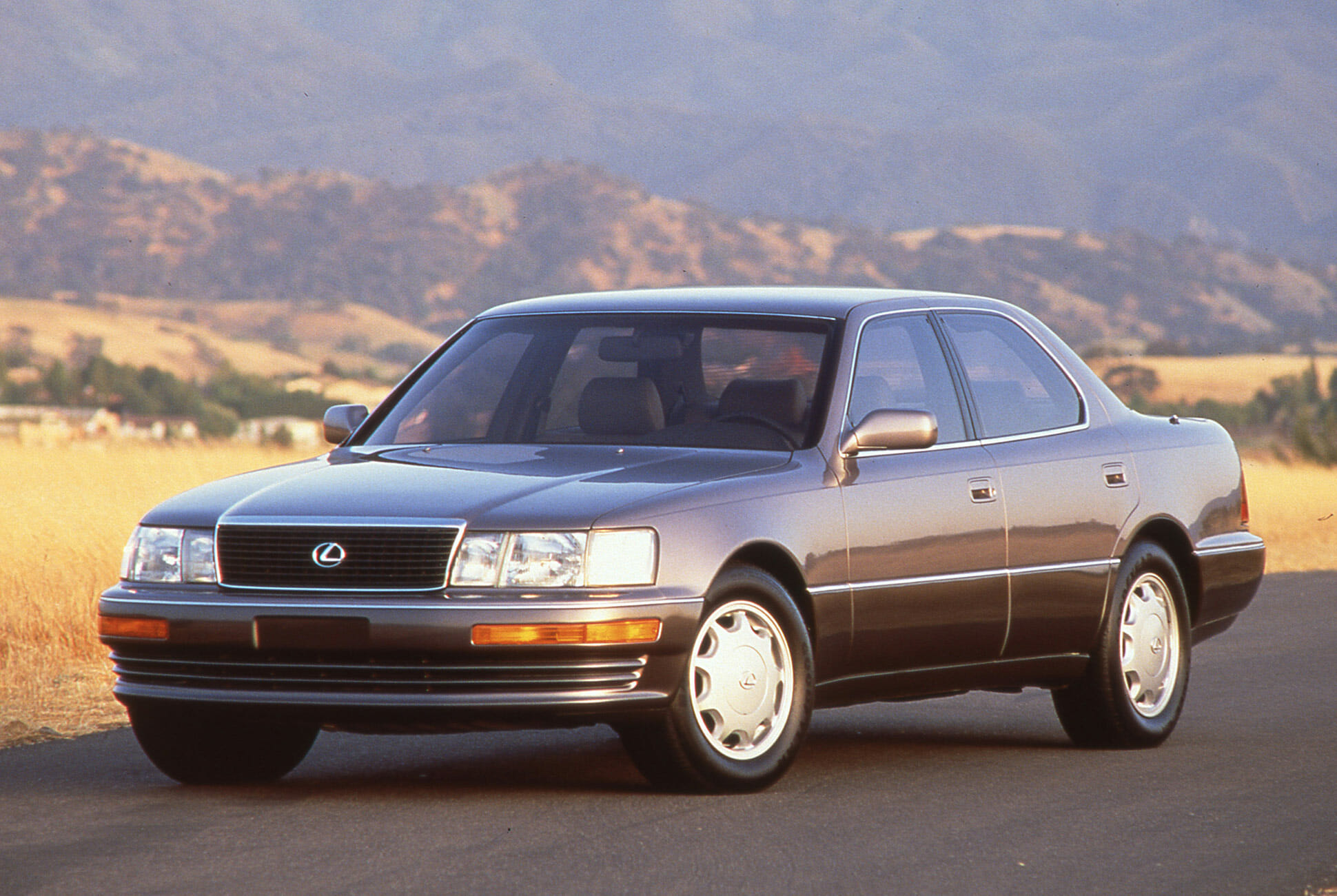 1990-Lexus-LS400-gear-patrol-lead-full.jpg