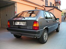 Lancia_Delta_LX_3°_serie_anno_1990_posteriore.JPG