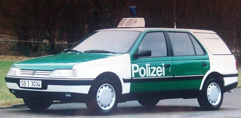 Peugeot_405_Break,_Saarland_Police_car.jpg