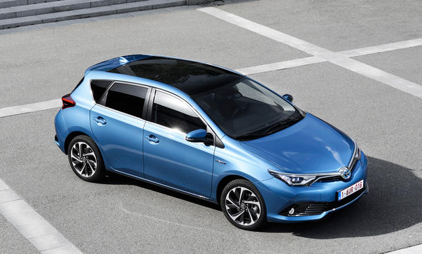 toyota-auris-facelift-2015-panorama.jpg